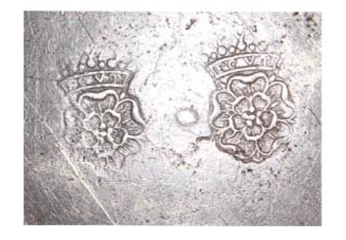 Rare 17th-Century Pewter Charger – Engraved Biblical Scene & Tudor Rose Hallmarks (c. 1670-1720)